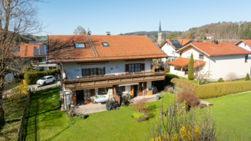 Charmante 3-Zimmer-Dachgeschoss-Wohnung in Bergen mit Blick auf den Hochfelln und Kloster Maria Eck, 83346 Bergen, Wohnung
