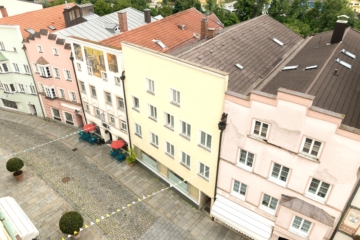Altstadt Trostberg: Zwei bezugsfertige Wohneinheiten mit Gewerbefläche im Erdgeschoss, 83308 Trostberg, Mehrfamilienhaus